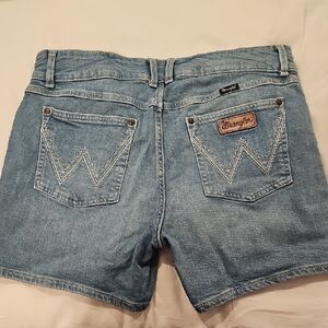 32 Wrangler Women's Blue Denim Shorts